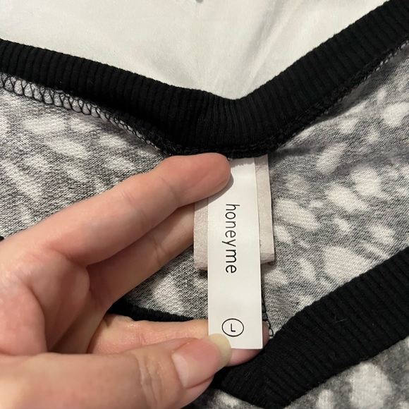 HoneyMe brushed fleece top. Size L - Picture 6 of 6